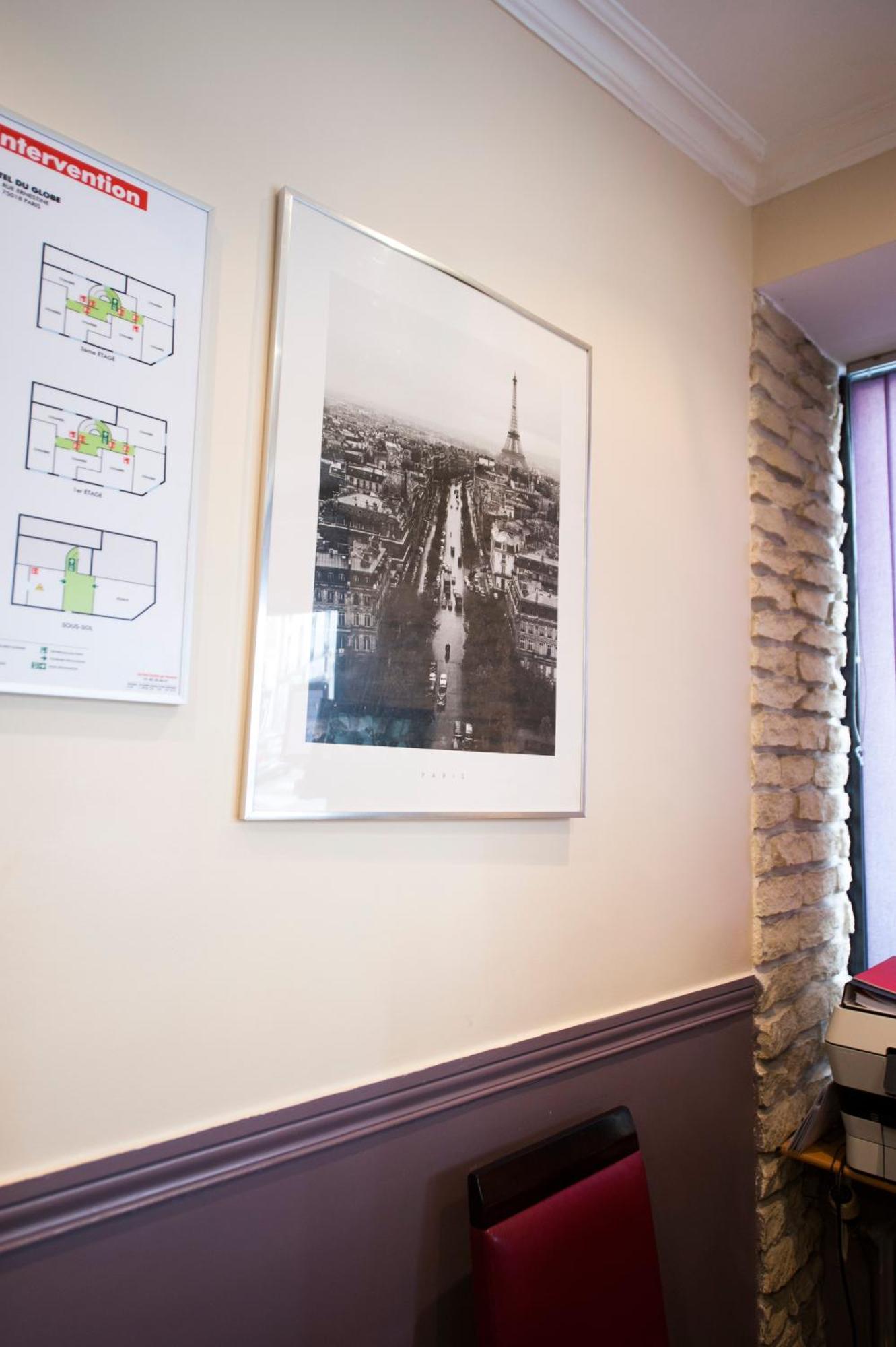 Du Globe 18 2* Paris